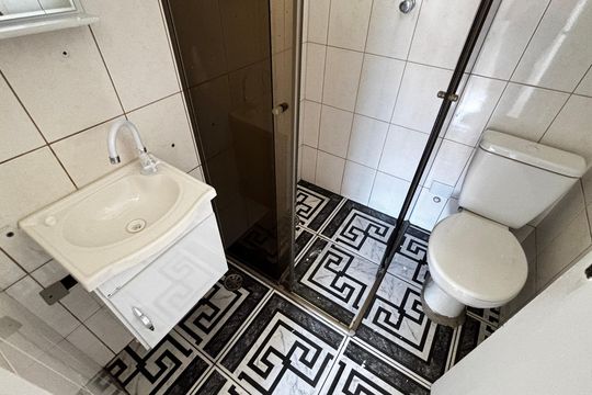 Banheiro de apartamento para alugar com 1 quarto, 38m² em Cidade São Jorge, Santo André