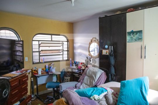 Casa à venda com 4 quartos, 180m² em St. Crimeia Oeste, Goiânia