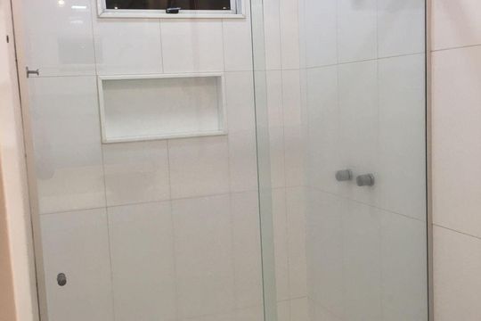 Banheiro - suite 1 de casa à venda com 4 quartos, 480m² em Residencial Granville, Goiânia