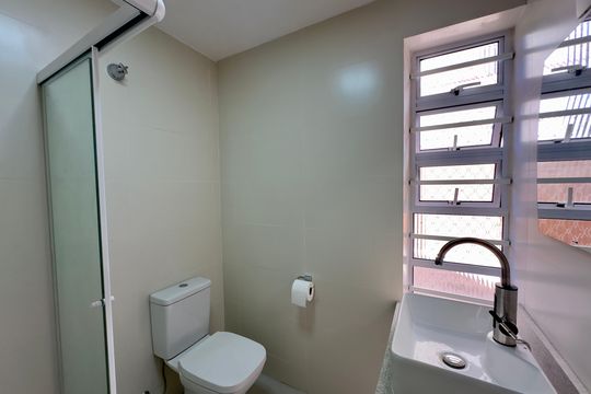 Banheiro - Suite de apartamento para alugar com 3 quartos, 82m² em Juvevê, Curitiba