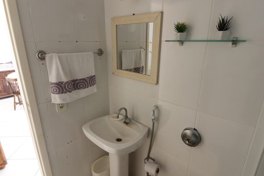 Banheiro Social de apartamento para alugar com 2 quartos, 75m² em Vila Nova, Cabo Frio