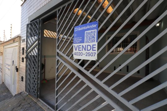 Fachada de casa à venda com 3 quartos, 147m² em Vila Carrão, São Paulo