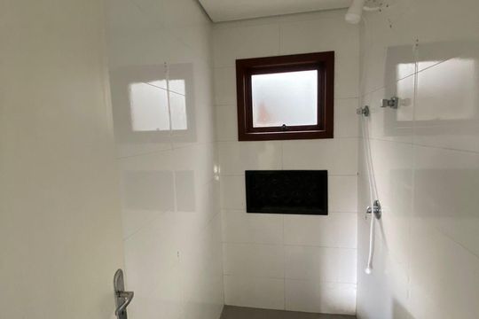 Banheiro social de casa para alugar com 3 quartos, 70m² em Passo dos Ferreiros, Gravataí