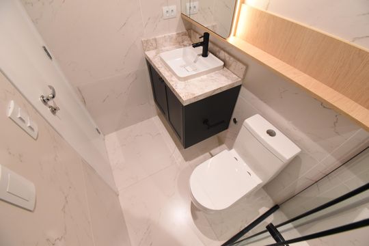 Banheiro do Studio de apartamento para alugar com 1 quarto, 33m² em Centro, Curitiba