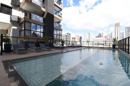 Área comum - Piscina de apartamento para alugar com 1 quarto, 33m² em Centro, Curitiba