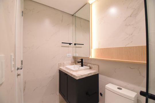 Banheiro do Studio de apartamento para alugar com 1 quarto, 33m² em Centro, Curitiba