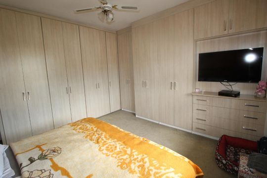 Casa à venda com 3 quartos, 279m² em Vila Curuçá, Santo André