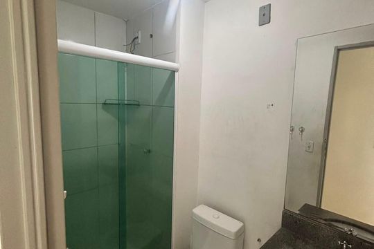 Banheiro social de apartamento para alugar com 2 quartos, 54m² em Centro, Belford Roxo