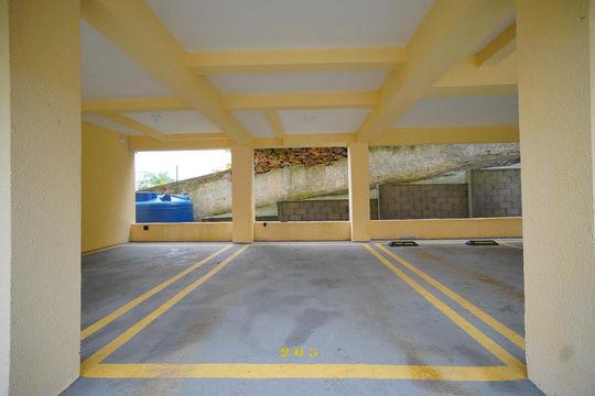 Garagem de apartamento para alugar com 1 quarto, 60m² em Canasvieiras, Florianópolis