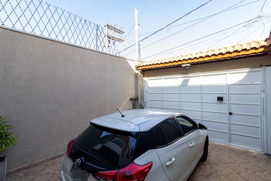 Garagem de casa à venda com 3 quartos, 120m² em Jardim Maringá, São Paulo