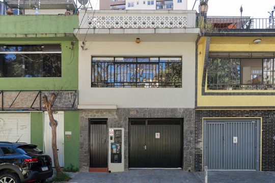 Fachada de casa à venda com 2 quartos, 150m² em Jardim São Paulo, São Paulo