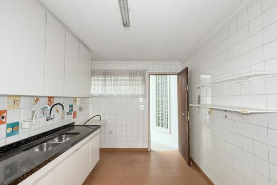Cozinha de casa à venda com 3 quartos, 200m² em Vila Cordeiro, São Paulo
