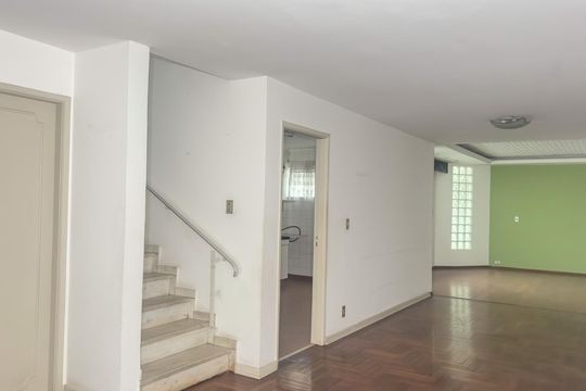Casa à venda com 3 quartos, 200m² em Vila Cordeiro, São Paulo