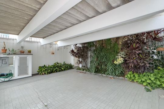 Garagem de casa à venda com 3 quartos, 200m² em Vila Cordeiro, São Paulo