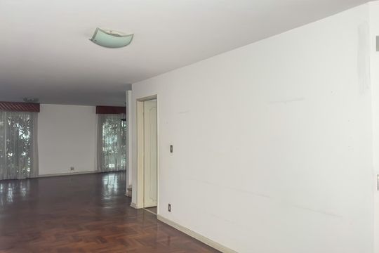 Sala de casa à venda com 3 quartos, 200m² em Vila Cordeiro, São Paulo