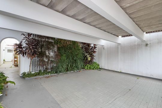 Garagem de casa à venda com 3 quartos, 200m² em Vila Cordeiro, São Paulo