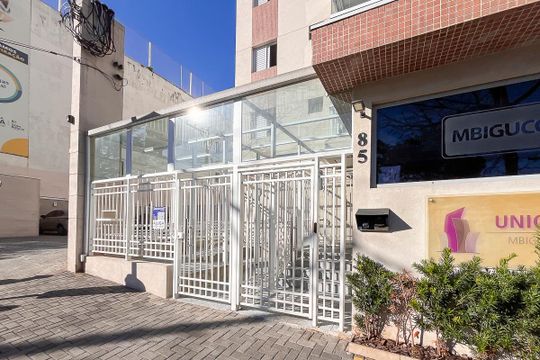 Fachada + plaquinha de apartamento para alugar com 1 quarto, 36m² em Rudge Ramos, São Bernardo do Campo