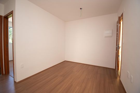 Sala de apartamento à venda com 2 quartos, 45m² em Praia, Contagem