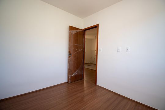 Quarto 1 de apartamento à venda com 2 quartos, 45m² em Praia, Contagem