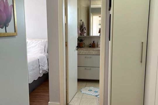 Acesso ao banheiro da suíte de apartamento à venda com 3 quartos, 122m² em Sarandi, Porto Alegre