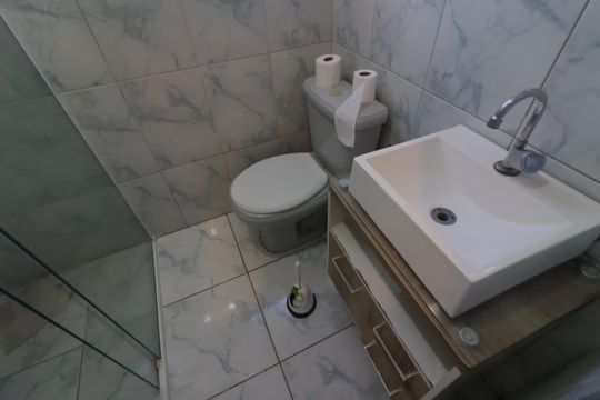 Banheiro de casa para alugar com 2 quartos, 196m² em Vila Yolanda, Osasco