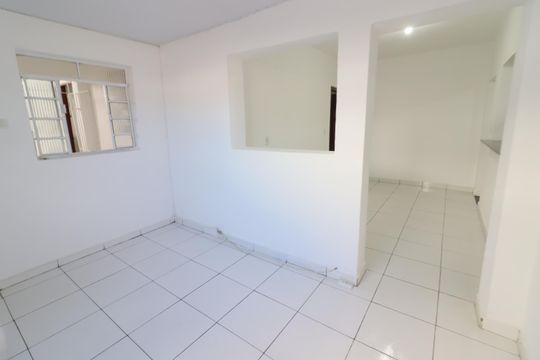 Sala de casa para alugar com 2 quartos, 196m² em Vila Yolanda, Osasco