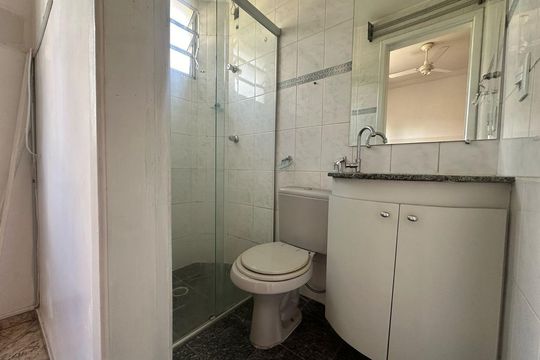 Banheiro da suíte de apartamento para alugar com 3 quartos, 60m² em Silveira, Belo Horizonte