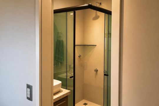 Banheiro de apartamento à venda com 3 quartos, 83m² em Retiro, Jundiaí