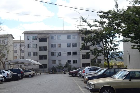 Estacionamento de apartamento para alugar com 2 quartos, 43m² em Vista do Sol, Belo Horizonte