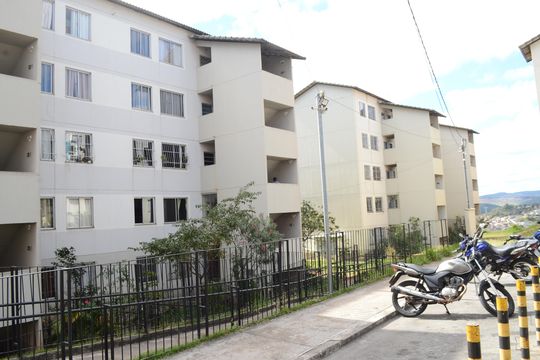 Fachada do bloco de apartamento para alugar com 2 quartos, 43m² em Vista do Sol, Belo Horizonte