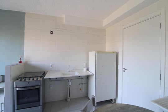 Cozinha de apartamento à venda com 2 quartos, 40m² em Guarapiranga, São Paulo