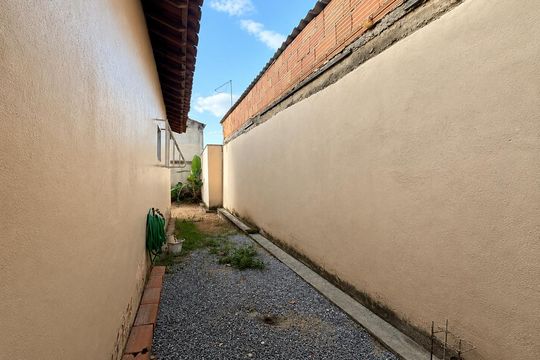 Área externa de casa à venda com 2 quartos, 150m² em Lundcéia, Lagoa Santa