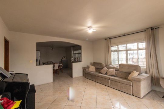 Sala de casa à venda com 3 quartos, 720m² em Sítio Cercado, Curitiba