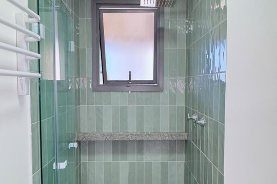 Banheiro de apartamento à venda com 1 quarto, 35m² em Santo Amaro, São Paulo