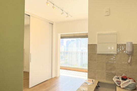 Cozinha de apartamento à venda com 1 quarto, 35m² em Santo Amaro, São Paulo
