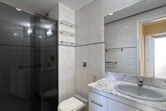 Banheiro Social de apartamento para alugar com 2 quartos, 58m² em Barra da Tijuca, Rio de Janeiro