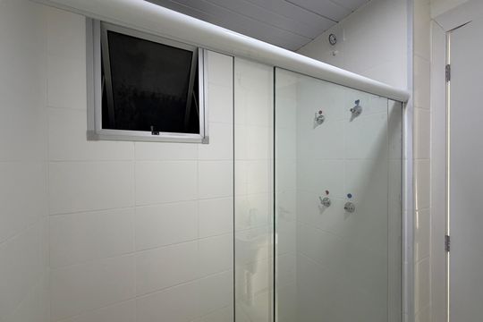 Banheiro de apartamento para alugar com 2 quartos, 48m² em Pechincha, Rio de Janeiro