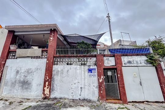 Fachada com Plaquinha de casa à venda com 3 quartos, 255m² em Vila Matilde, São Paulo