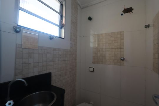Banheiro de apartamento para alugar com 2 quartos, 50m² em Jardim Marília, São Paulo
