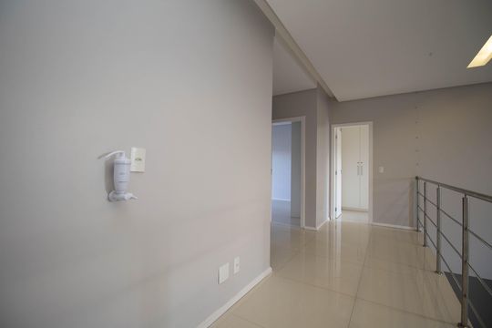Corredor de casa de condomínio para alugar com 4 quartos, 485m² em Condomínio Quintas do Sol, Brasília
