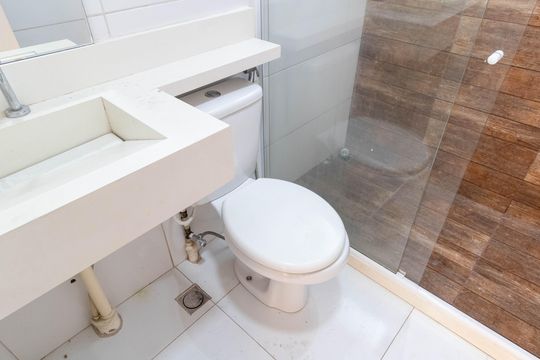 Banheiro de apartamento para alugar com 2 quartos, 44m² em Campo Grande, Rio de Janeiro