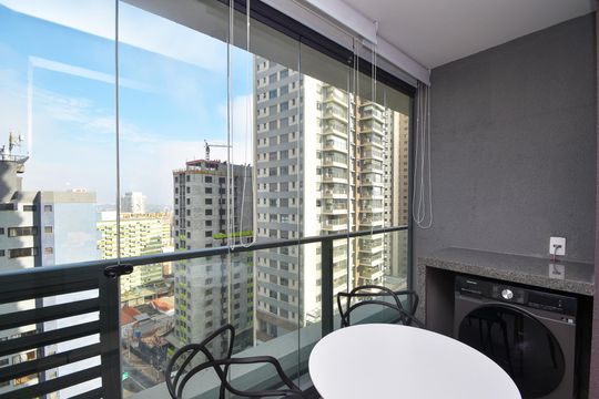 varanda quarto de kitnet/studio para alugar com 1 quarto, 26m² em Pinheiros, São Paulo