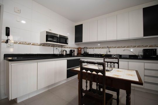 Cozinha e Área de Serviço de apartamento para alugar com 3 quartos, 115m² em Sqs 302, Brasília
