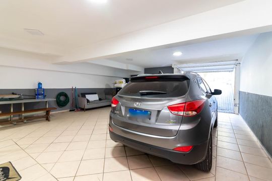Garagem de casa à venda com 5 quartos, 260m² em Água Fria, São Paulo