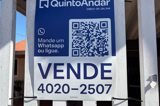 Plaquinha instalada GYZU-612 de casa à venda com 3 quartos, 200m² em Jardim Pacaembu, Jundiaí