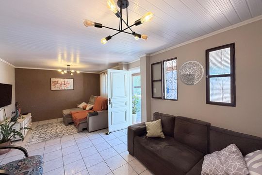 Casa à venda com 3 quartos, 200m² em Jardim Pacaembu, Jundiaí