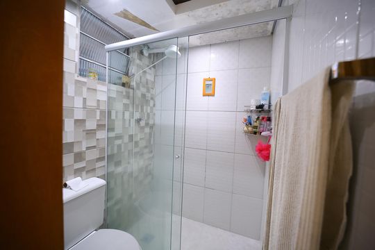Banheiro de apartamento à venda com 2 quartos, 57m² em Conjunto Habitacional Padre Jose de Anchieta, São Paulo