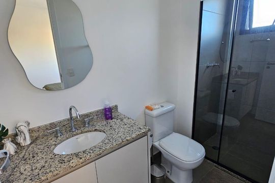 Banheiro de apartamento à venda com 2 quartos, 78m² em Alphaville Empresarial, Barueri