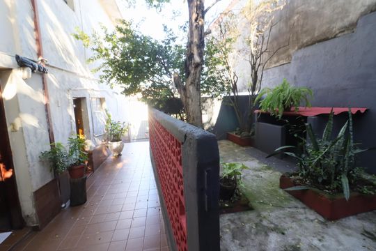 Área externa de casa à venda com 3 quartos, 250m² em Km 18, Osasco