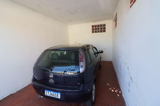 Garagem de casa à venda com 3 quartos, 250m² em Km 18, Osasco